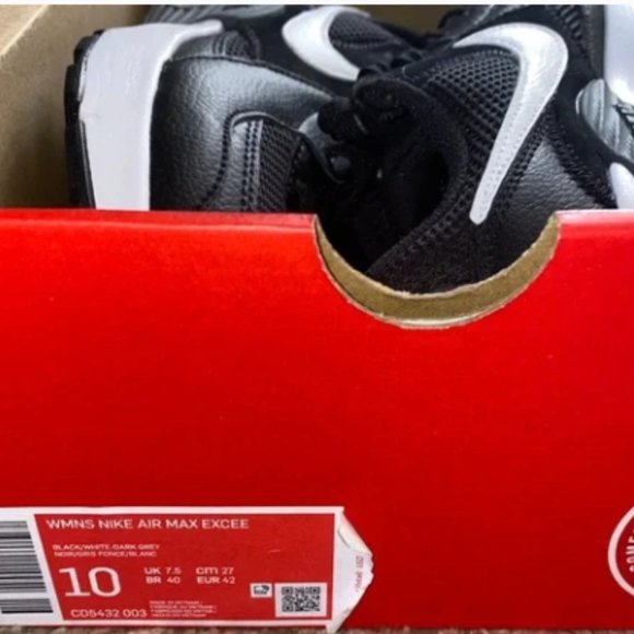 Women’s Nike Air Max Excee - Picture 2 of 5